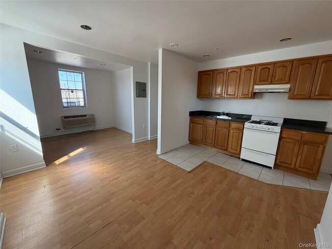 Foto del edificio - 2381 Belmont Ave