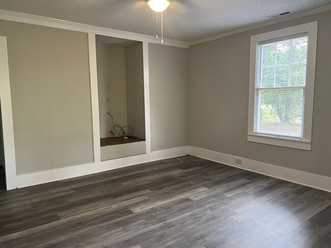 Foto del edificio - Newly Updated All-Brick Home in Growing Newport!