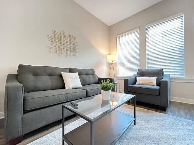 Building Photo - 2615 N Grady Ave