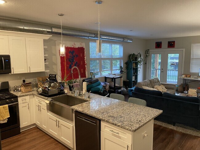 Building Photo - Stunning sunsets on private balcony 2 bed ...