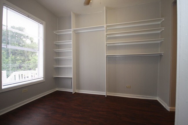 Building Photo - 430 Natalen Ave