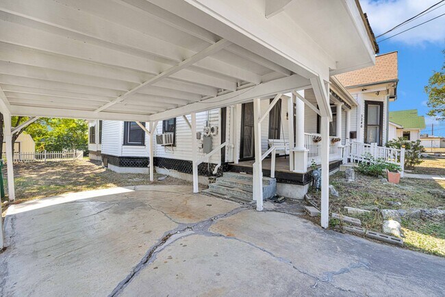 Foto del edificio - 3246 W Ashby Pl