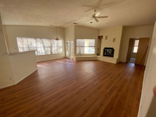 Building Photo - Beautiful 3-Bedroom Home in NW Albuquerque