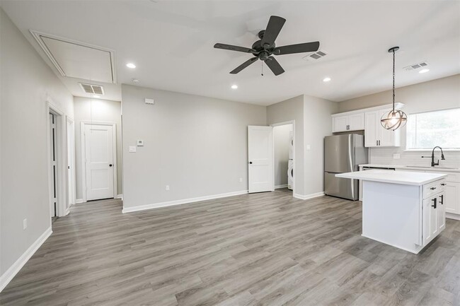 Building Photo - 4405 Mallow St