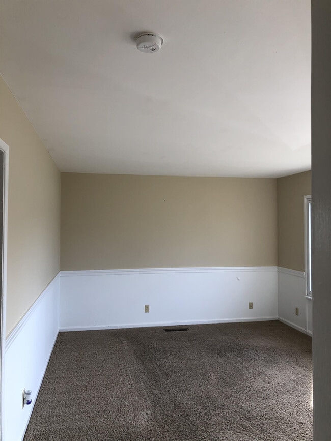Building Photo - 7404 Sabre Ave