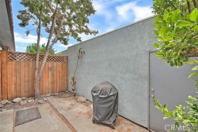 Building Photo - 2630 Huntington Dr