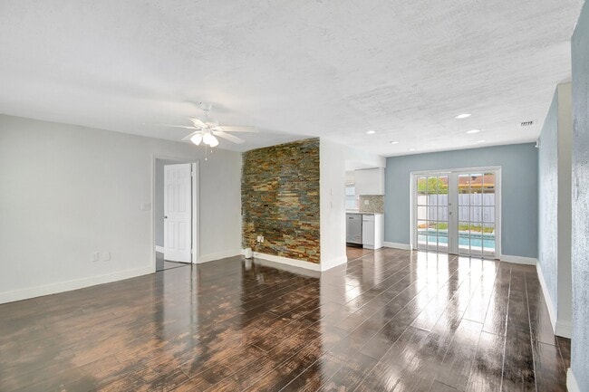 Building Photo - 8960 Sunset Strip