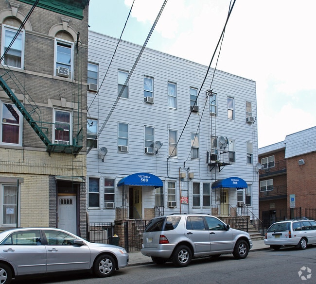 Building Photo - 506-508 26th St