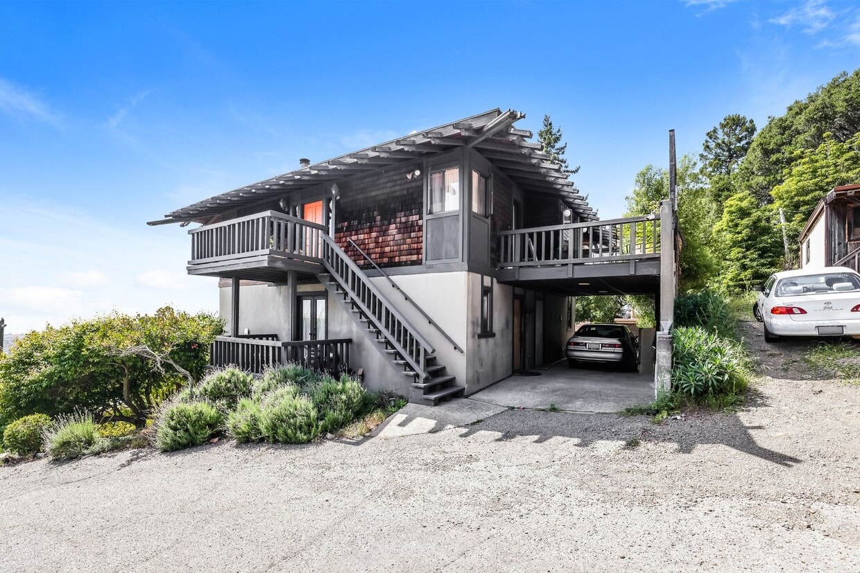 Fully Furnished Lower Unit In Berkeley! - Fully Furnished Lower Unit In Berkeley!