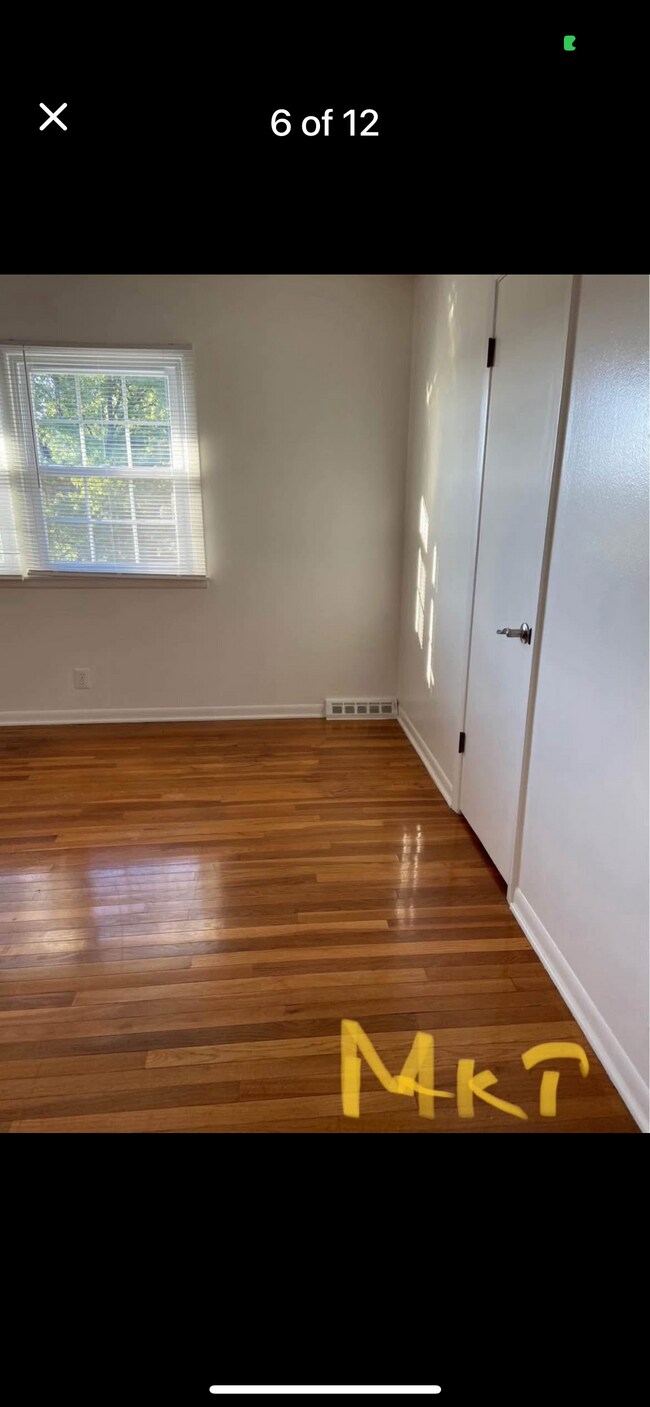Sala de estar - 119 W Swain St