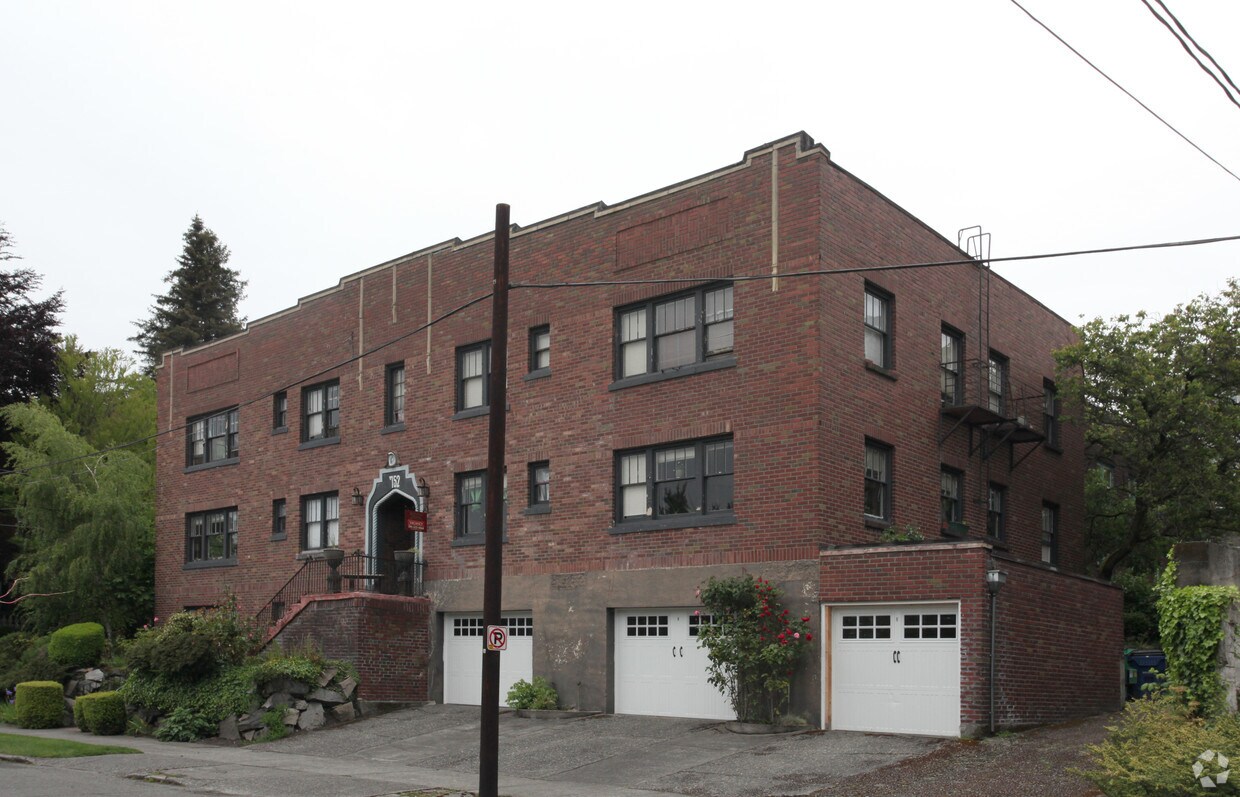 Primary Photo - Boylston Manor