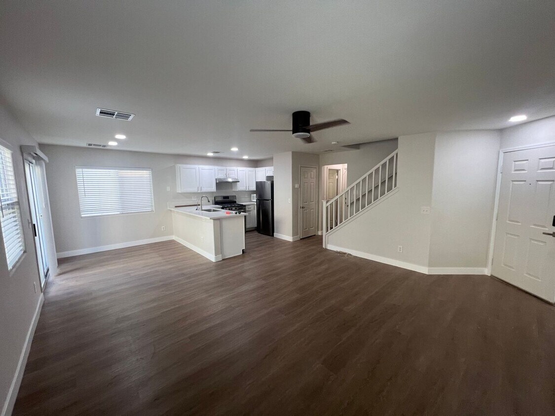 Building Photo - REMODELED 3 BEDROOM HOME!