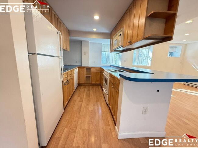 Building Photo - 43 May St