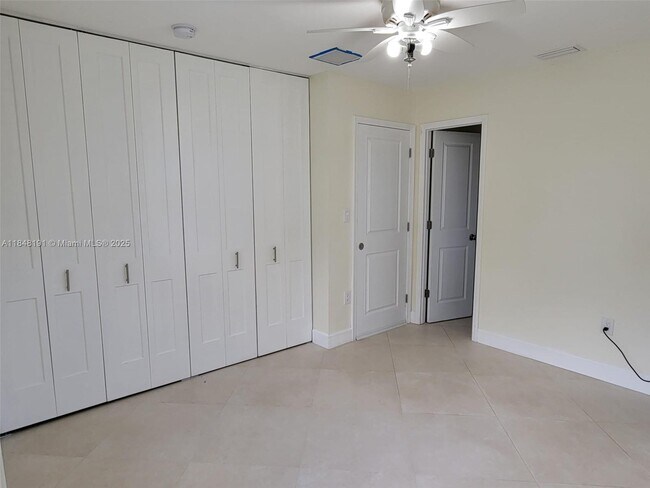 Foto del edificio - 19211 NW 48th Ct