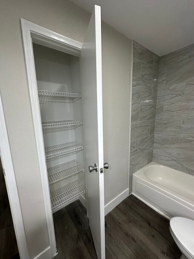 Linen closet - 949 Riverside Dr