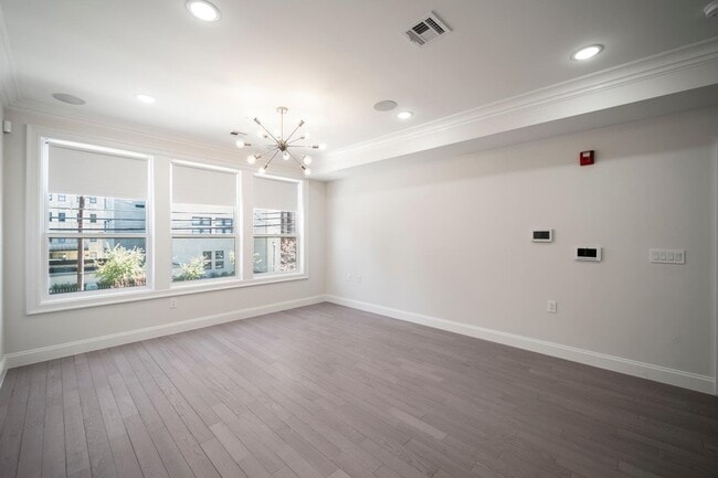 Building Photo - 131 Clifton Pl