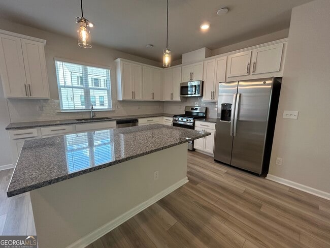 Building Photo - 2725 Harrison Dr