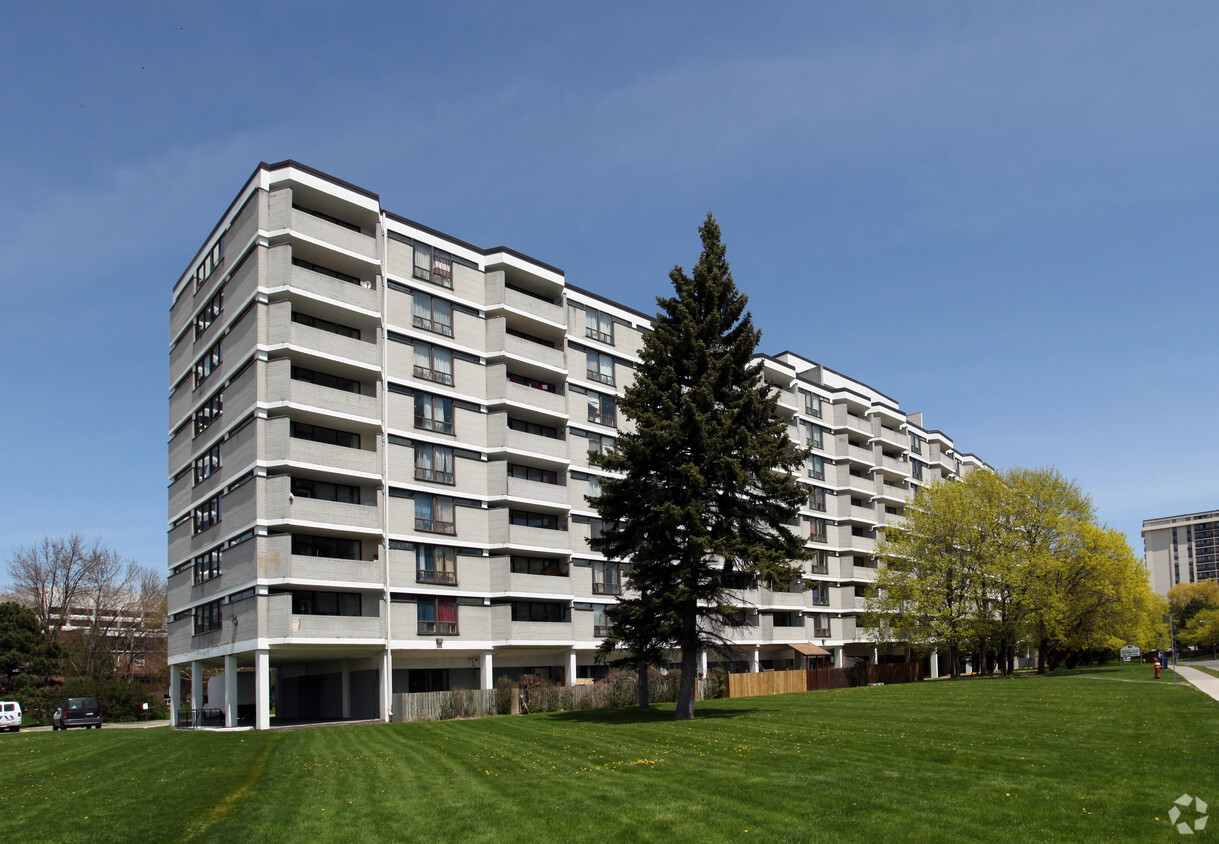Photo du bâtiment - Flemingdon Park Apartments