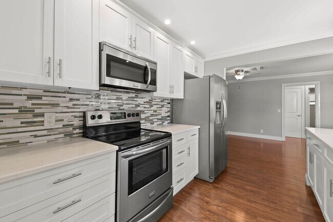Building Photo - 369 Fiesta Ave