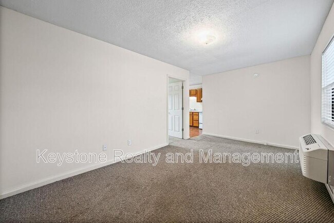 Building Photo - 2604 Kenwood Dr