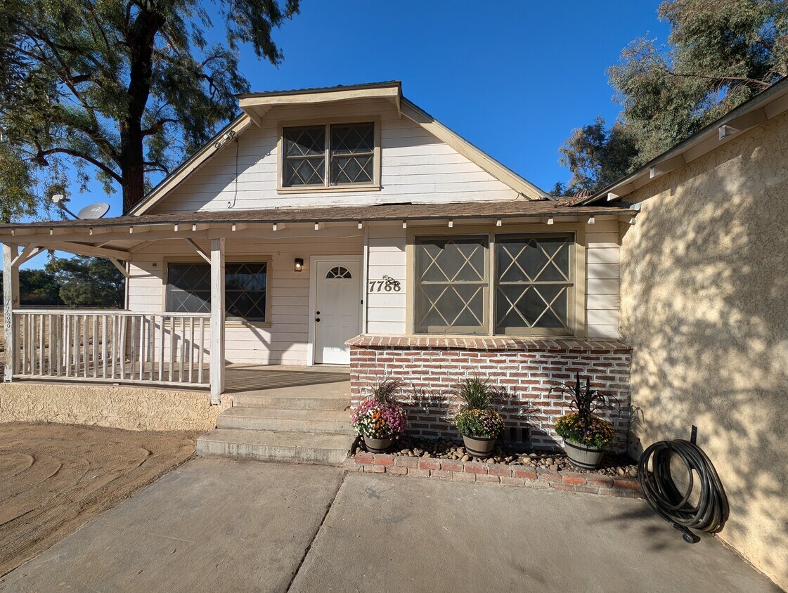 Primary Photo - 7788 E Herndon Ave