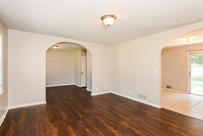 Foto del edificio - 5509 Joeclay Dr