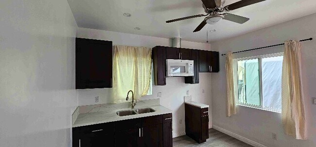 Foto del edificio - 1117 E 70th St