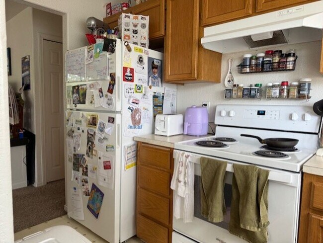 Foto del edificio - 811 Blueberry Ln