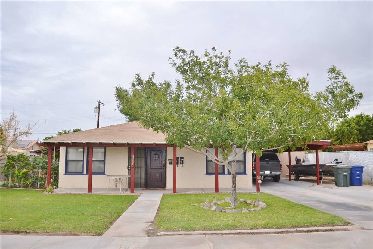 1037 S 8th Ave, Yuma, AZ 85364 House for Rent in Yuma, AZ