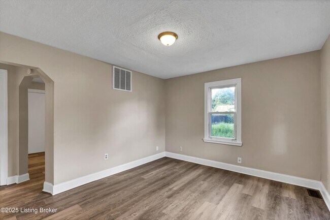 Foto del edificio - 3328 Farnsley Rd