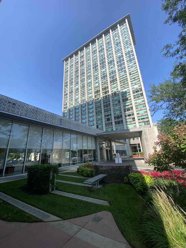 Foto principal - 3600 N Lake Shore Dr