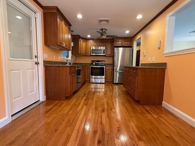Building Photo - 9 Brookdale Cir