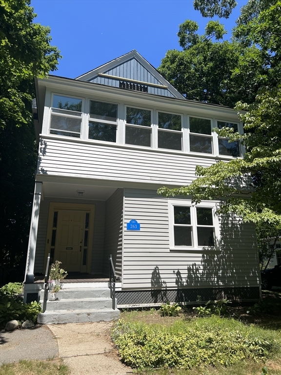 Foto principal - 263 Auburndale Ave