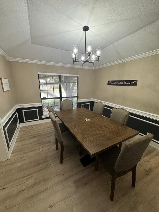 Foto del edificio - 5501 Chimney Rock Rd