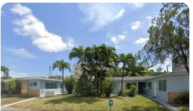 Building Photo - 401 SW 8th Ct