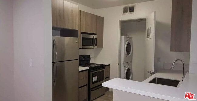 Foto del edificio - 7076 Hawthorn Ave