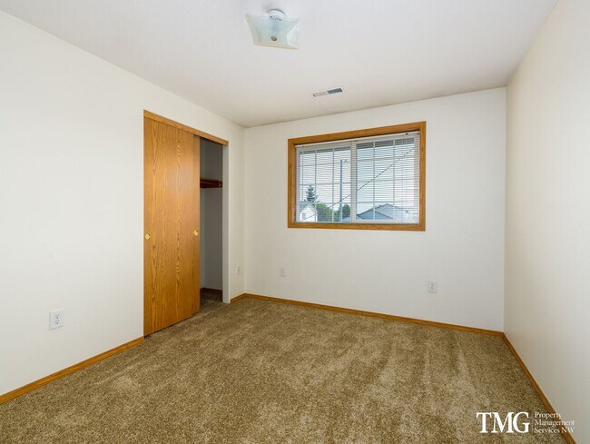 Foto del edificio - Huge 5 Bedroom Home in Desirable East Coun...