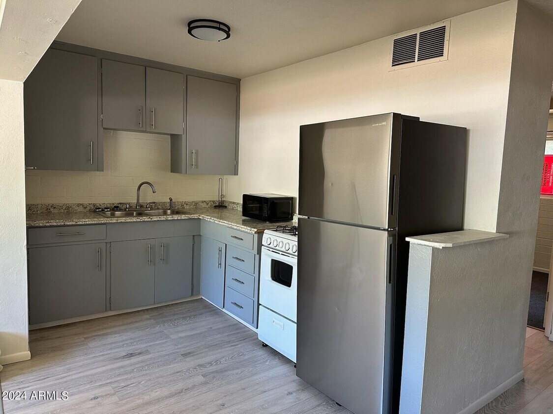 Foto principal - 19060 Palm Ln Dr