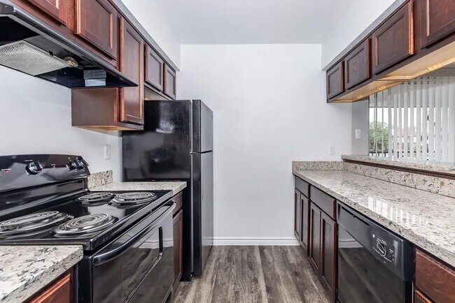 Building Photo - 4400 Memorial Dr