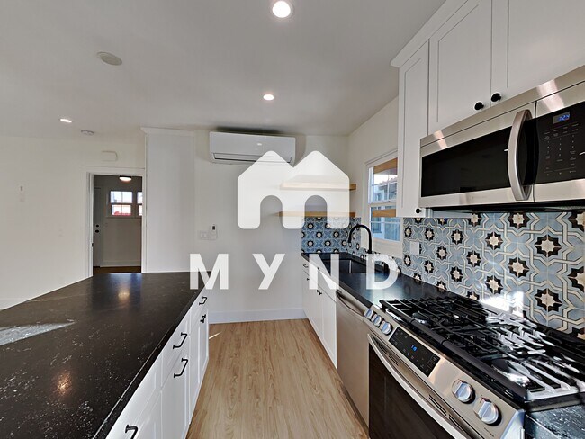 Foto del edificio - 3835 3rd Ave Apt 8