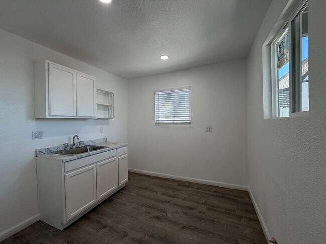 Foto del edificio - 43119 7th St E