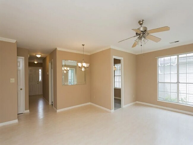 Building Photo - 1706 Lake Park Cir