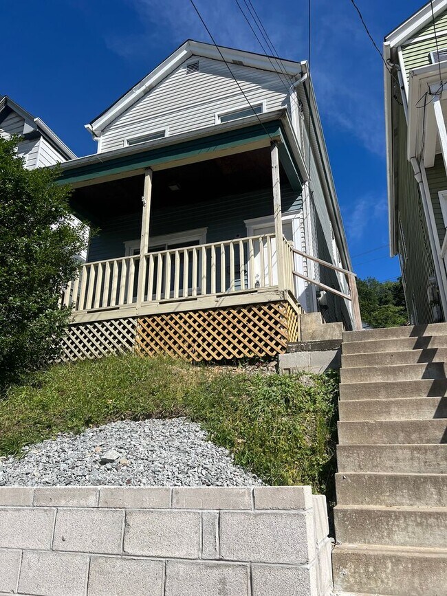 Building Photo - Updated 3BR House with off street parking!