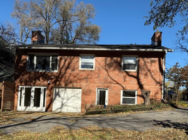 Building Photo - 5 Skyline Dr