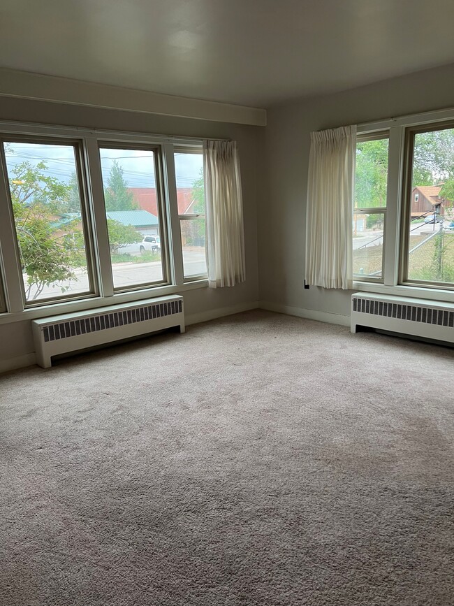 Living Room - 3413 Urban St