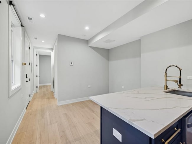 Foto del edificio - 2818 W Fletcher St