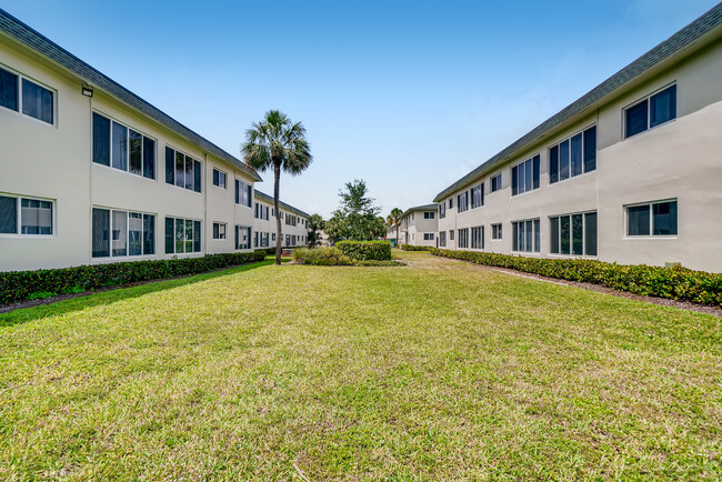 Building Photo - Spectra at Plantation