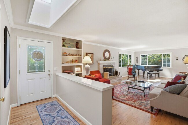 Foto del edificio - Lovely Monterey Single Family Home in the Mar Vista Neighborhood! (UNFURNISHED)