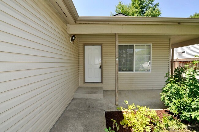 Building Photo - 4 bed 2 bath-- CDA Place Community