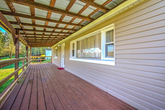 Foto del edificio - 2018 Tooles Bend Rd